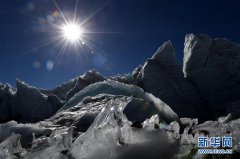 西藏岗布冰川：流澌争看浴冰川